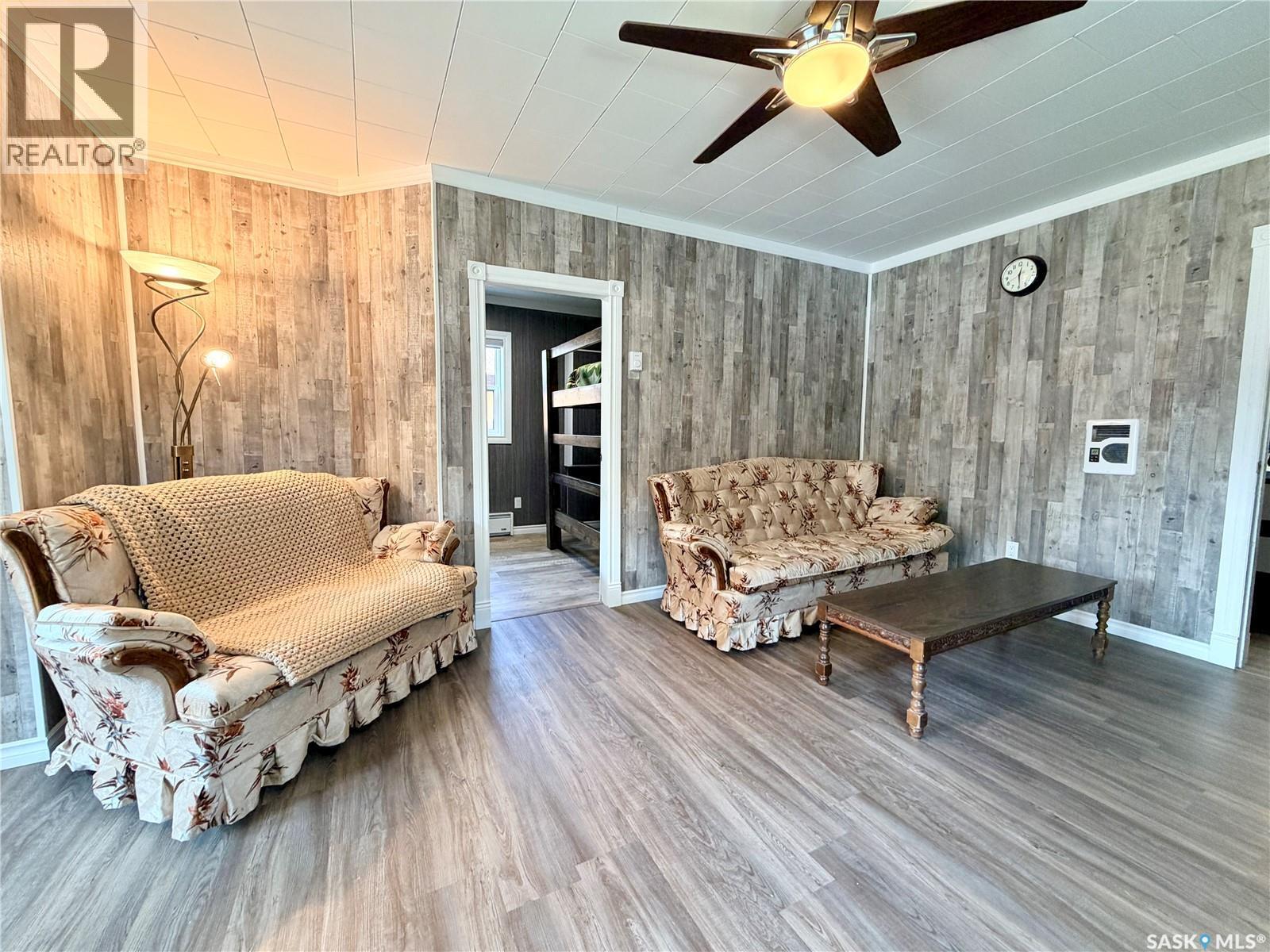 691 Joseph Crescent, Cochin, SK - Indoor Photo Showing Living Room