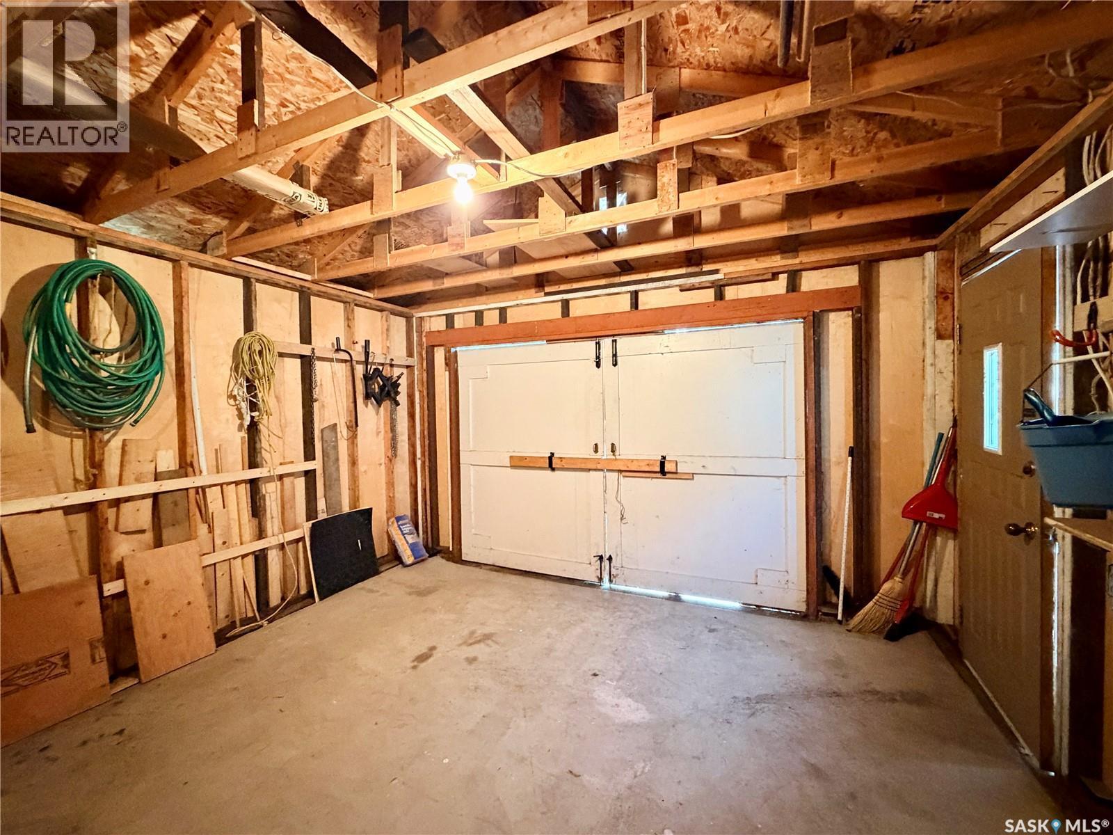 691 Joseph Crescent, Cochin, SK - Indoor