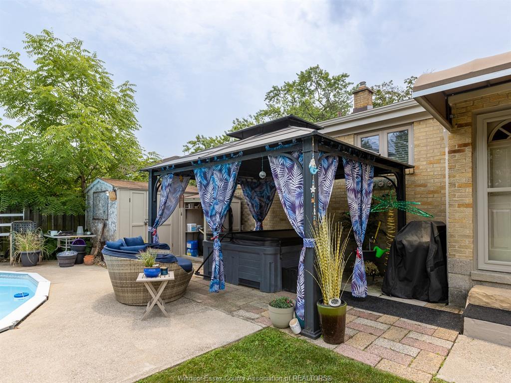 976 Watson, Windsor, ON - Outdoor With In Ground Pool