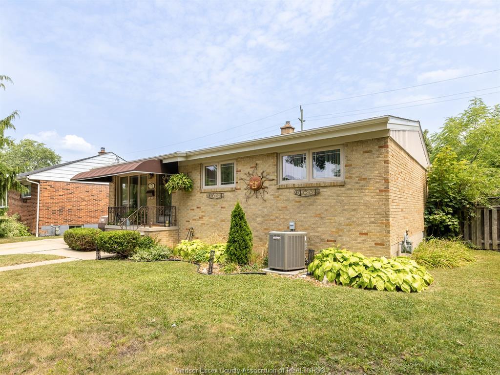 976 Watson, Windsor, ON - Outdoor