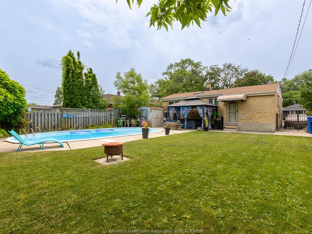 976 Watson, Windsor, ON - Outdoor With In Ground Pool With Backyard