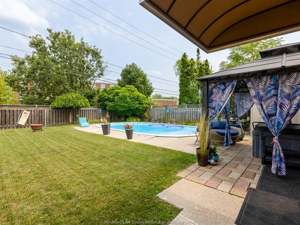 976 Watson, Windsor, ON - Outdoor With In Ground Pool With Backyard