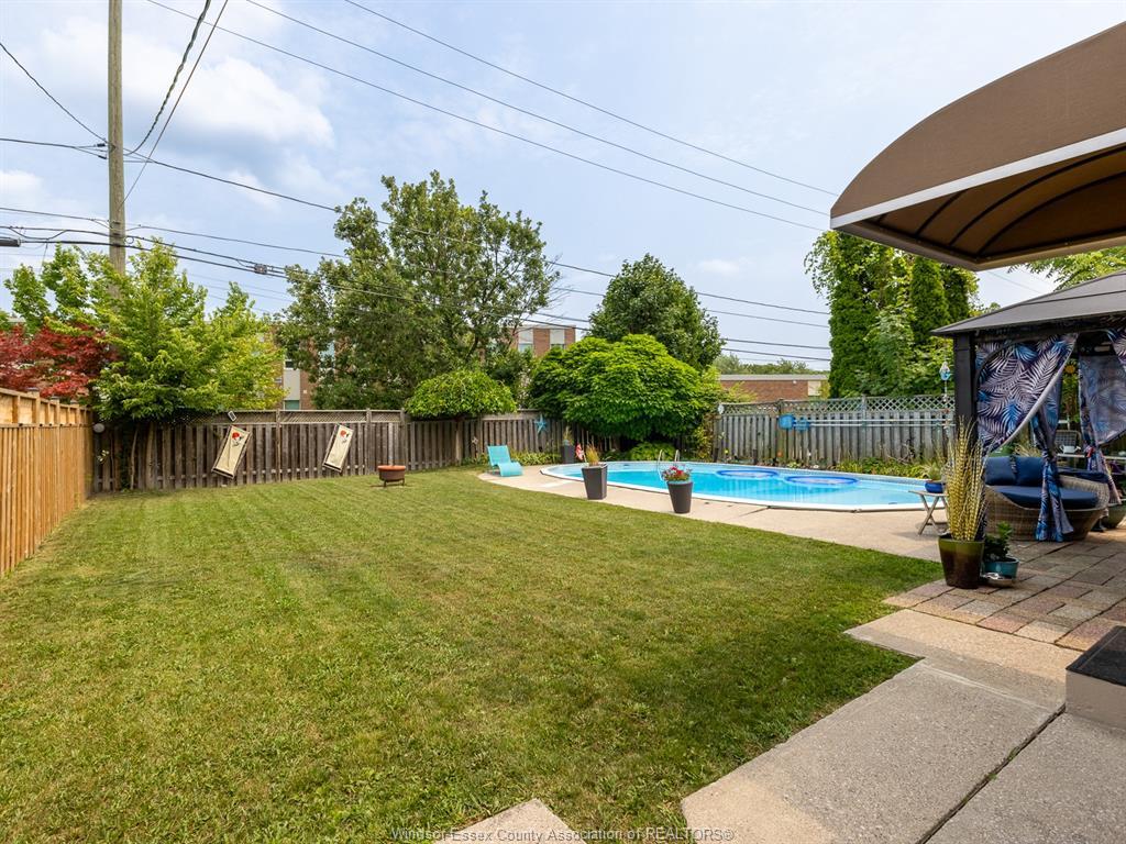 976 Watson, Windsor, ON - Outdoor With In Ground Pool With Backyard