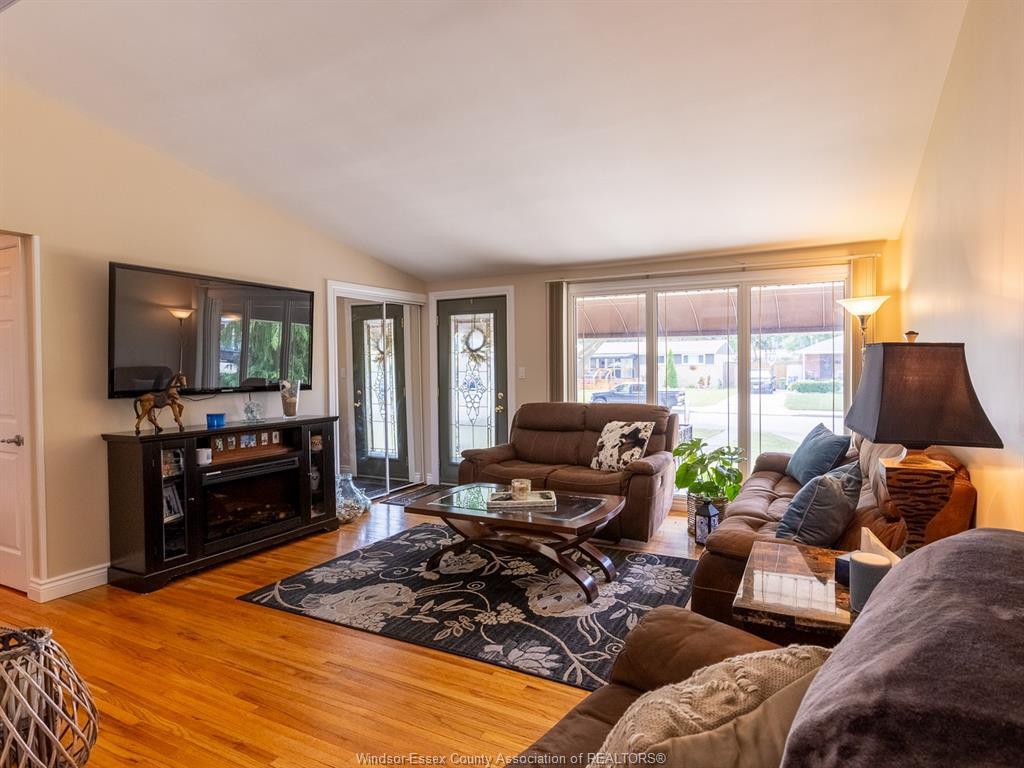 976 Watson, Windsor, ON - Indoor Photo Showing Living Room