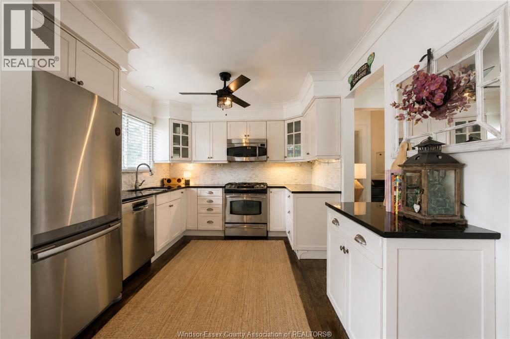 3939 Longfellow, Windsor, ON - Indoor Photo Showing Kitchen