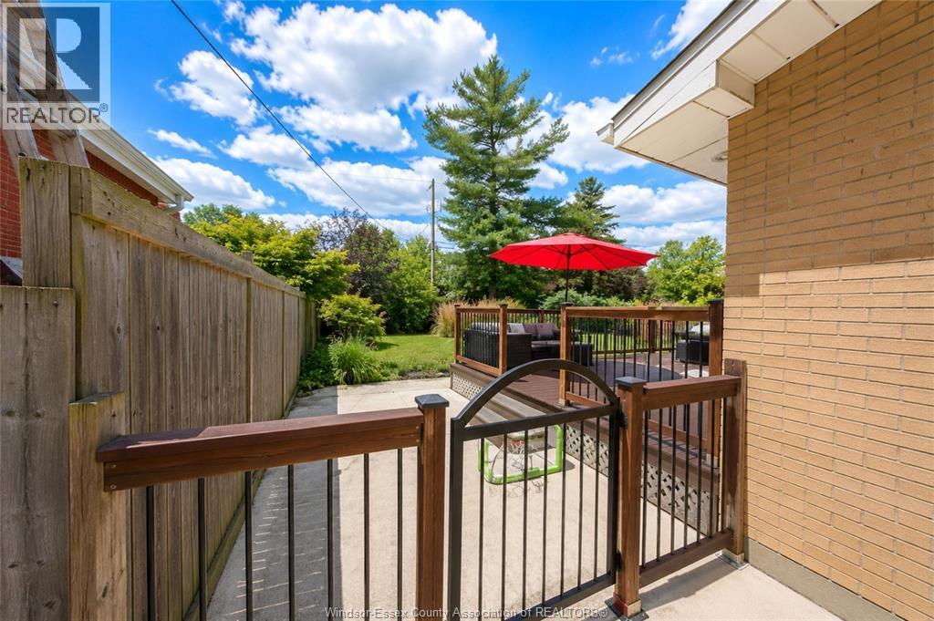 3939 Longfellow, Windsor, ON - Outdoor With Deck Patio Veranda With Exterior
