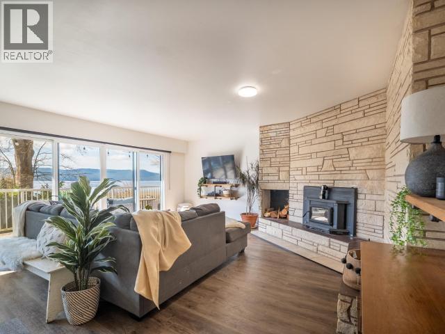 2277 Phillips Road, Powell River, BC - Indoor Photo Showing Living Room With Fireplace
