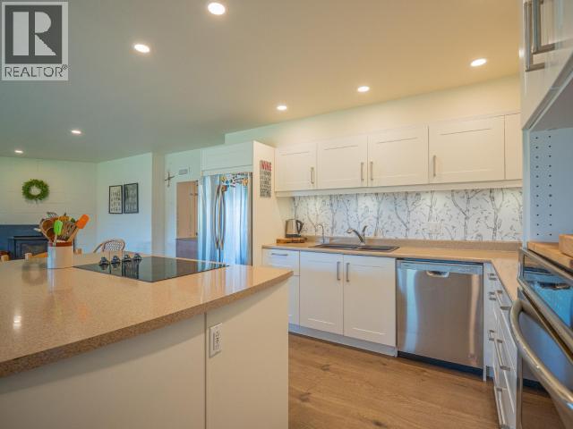 2277 Phillips Road, Powell River, BC - Indoor Photo Showing Kitchen