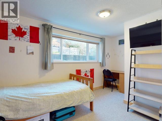 2277 Phillips Road, Powell River, BC - Indoor Photo Showing Bedroom