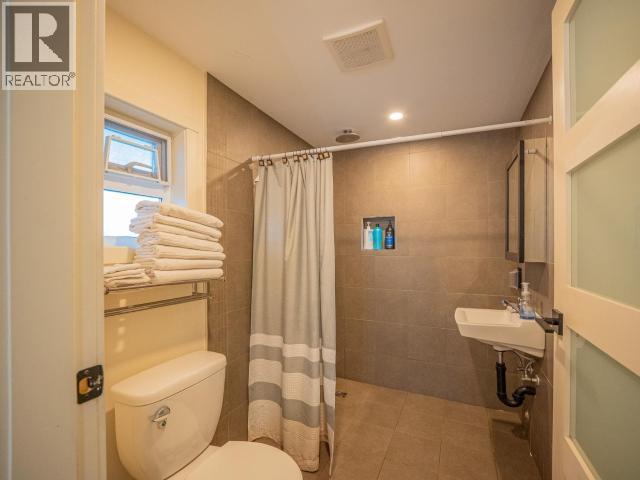 2277 Phillips Road, Powell River, BC - Indoor Photo Showing Bathroom