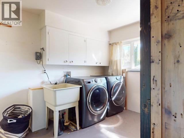 2277 Phillips Road, Powell River, BC - Indoor Photo Showing Laundry Room