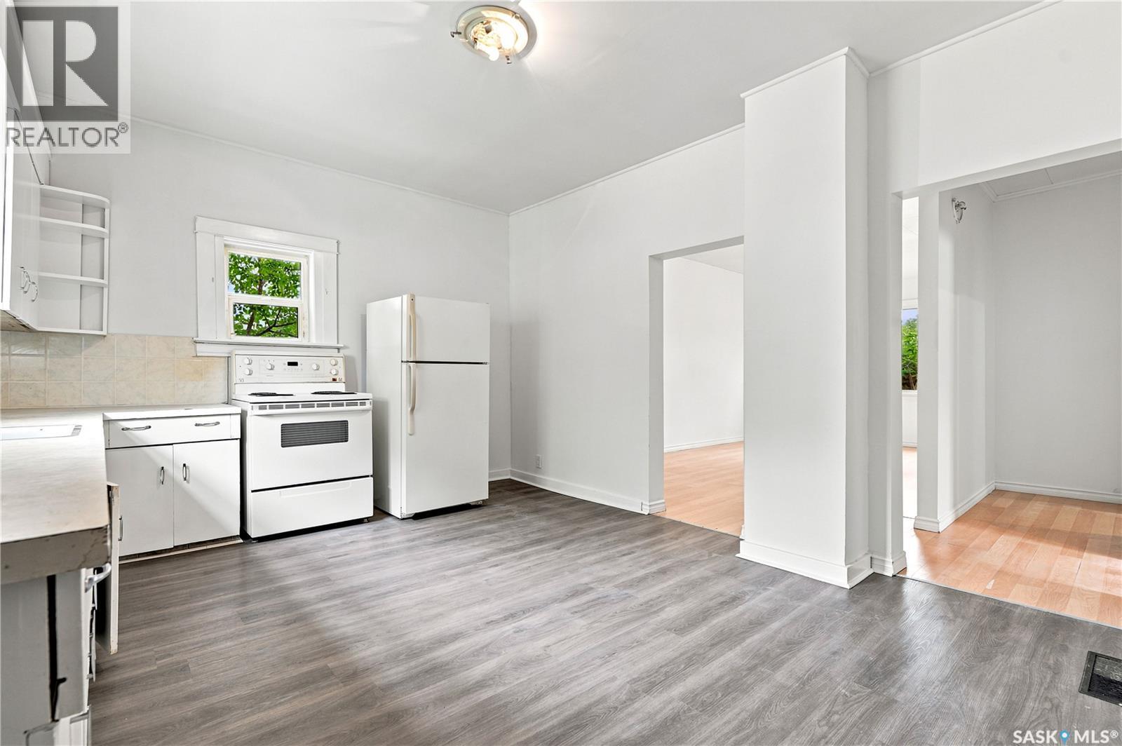 209 T Avenue N, Saskatoon, SK - Indoor Photo Showing Kitchen