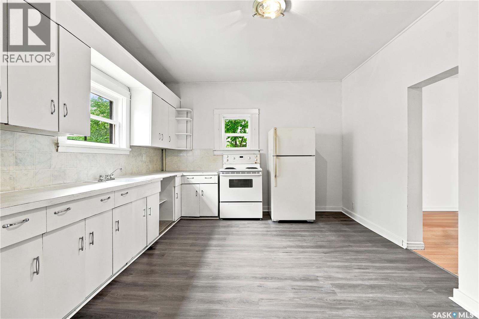 209 T Avenue N, Saskatoon, SK - Indoor Photo Showing Kitchen