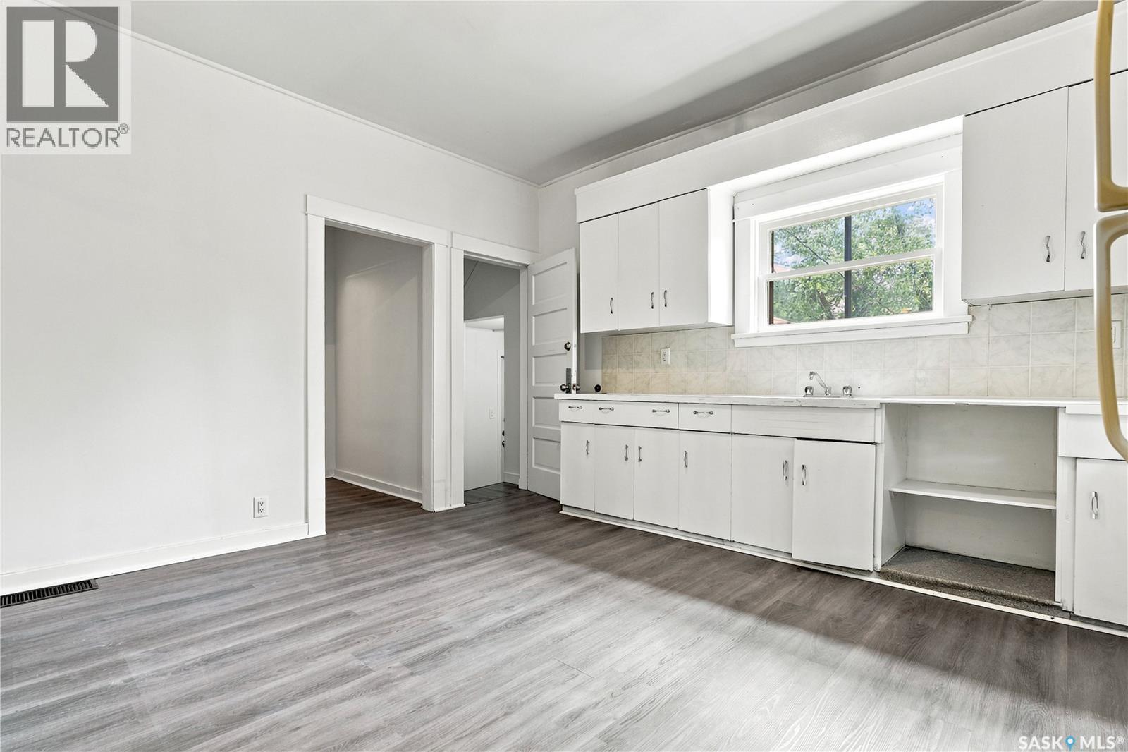 209 T Avenue N, Saskatoon, SK - Indoor Photo Showing Kitchen