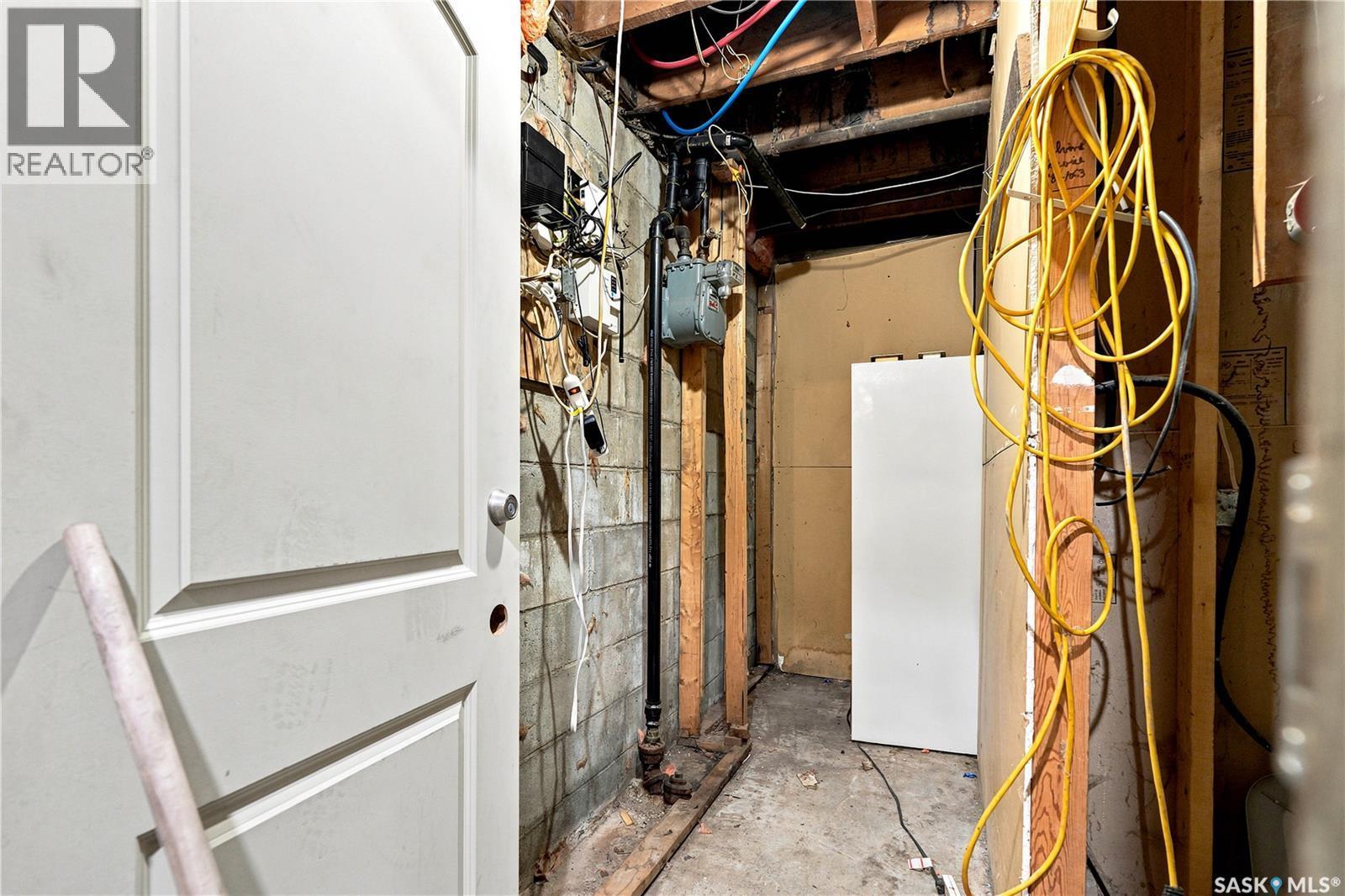 209 T Avenue N, Saskatoon, SK - Indoor