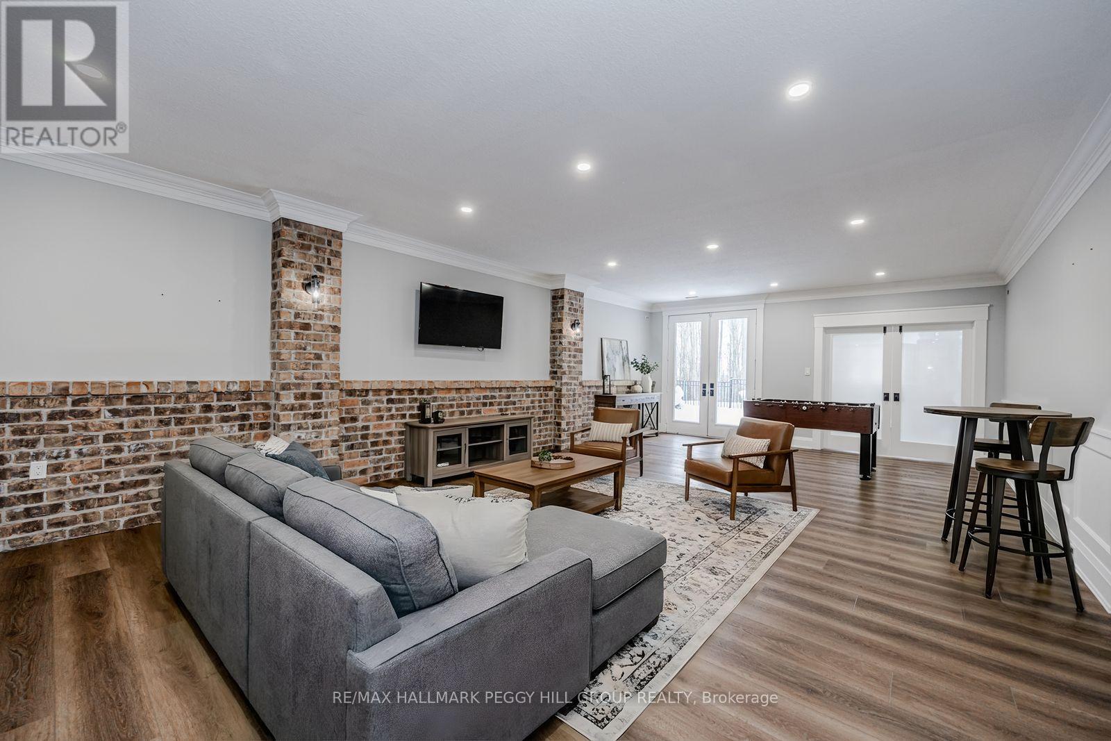 16 Heron Boulevard, Springwater, ON - Indoor Photo Showing Living Room With Fireplace