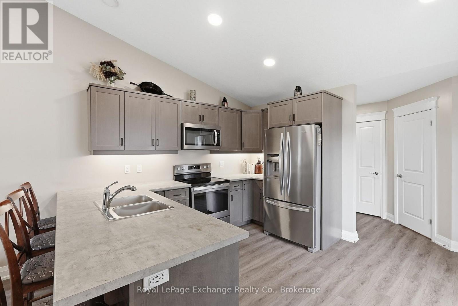 241 Eccles Avenue, West Grey, ON - Indoor Photo Showing Kitchen With Double Sink With Upgraded Kitchen