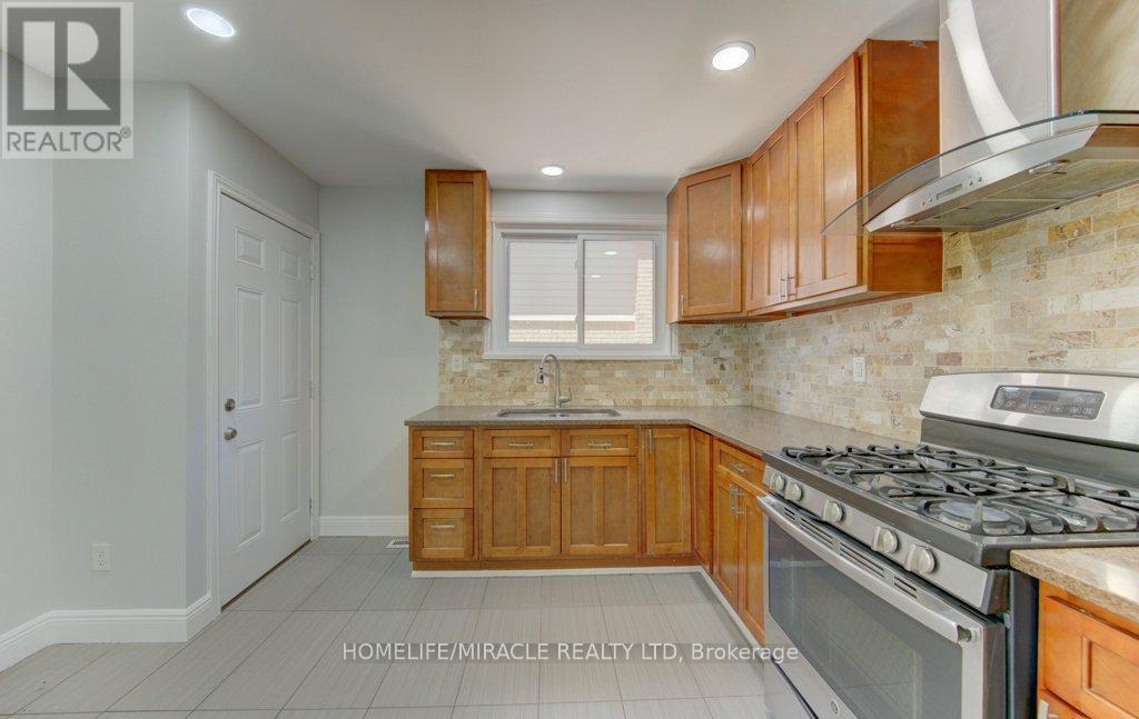 80 Lower Canada Crescent, Kitchener, ON - Indoor Photo Showing Kitchen