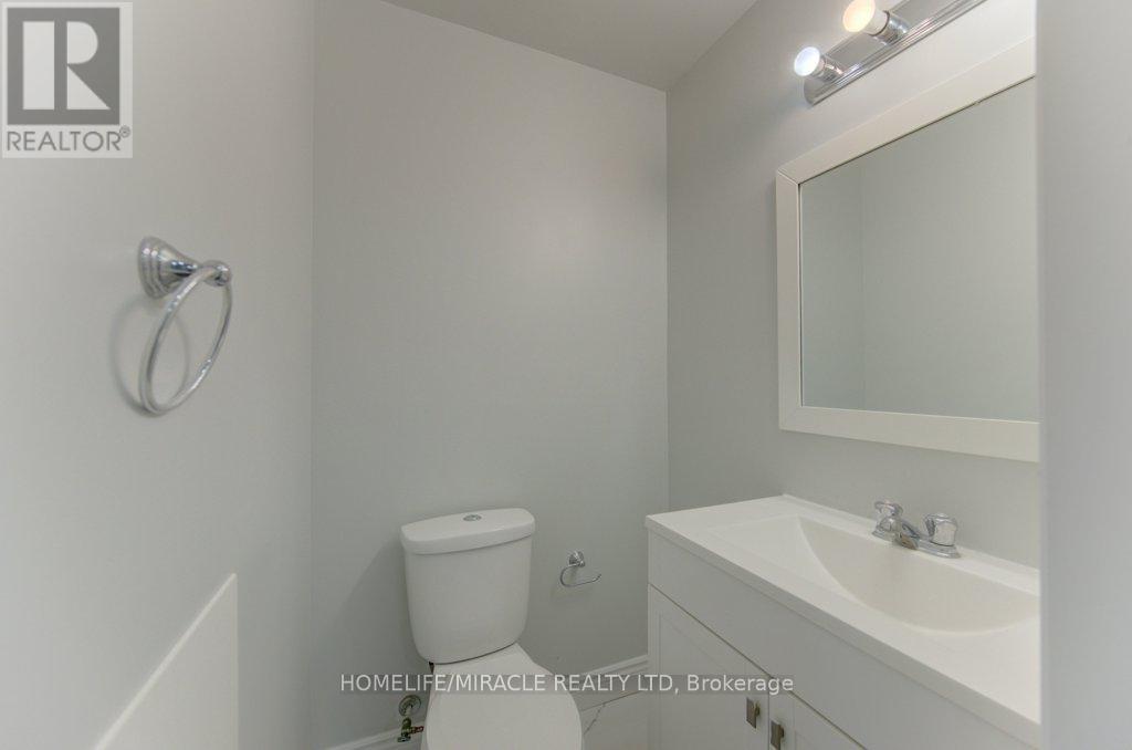 80 Lower Canada Crescent, Kitchener, ON - Indoor Photo Showing Bathroom