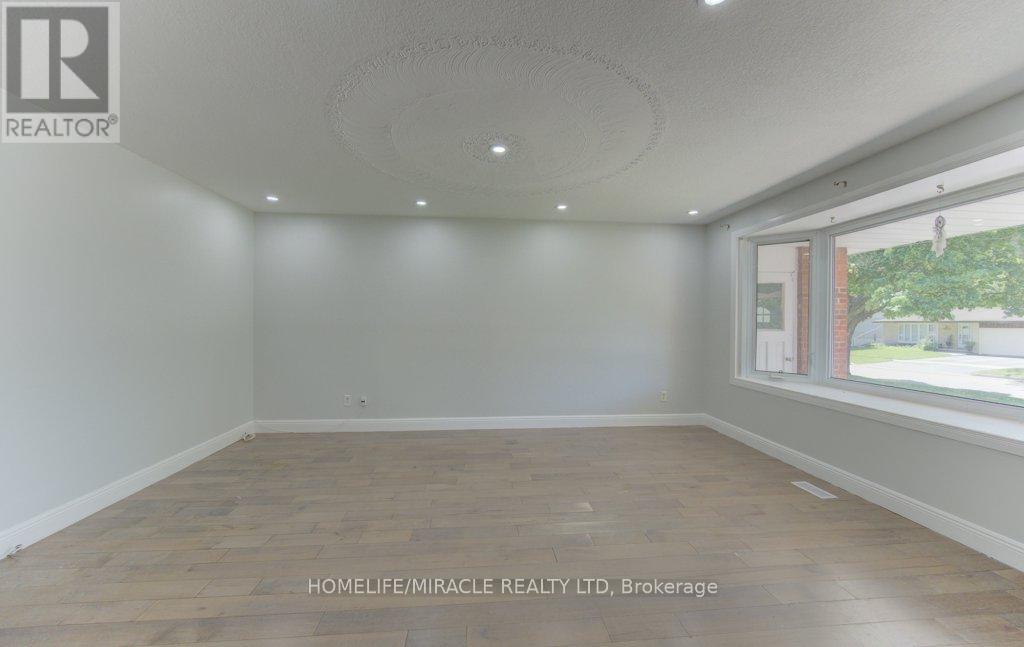 80 Lower Canada Crescent, Kitchener, ON - Indoor Photo Showing Other Room