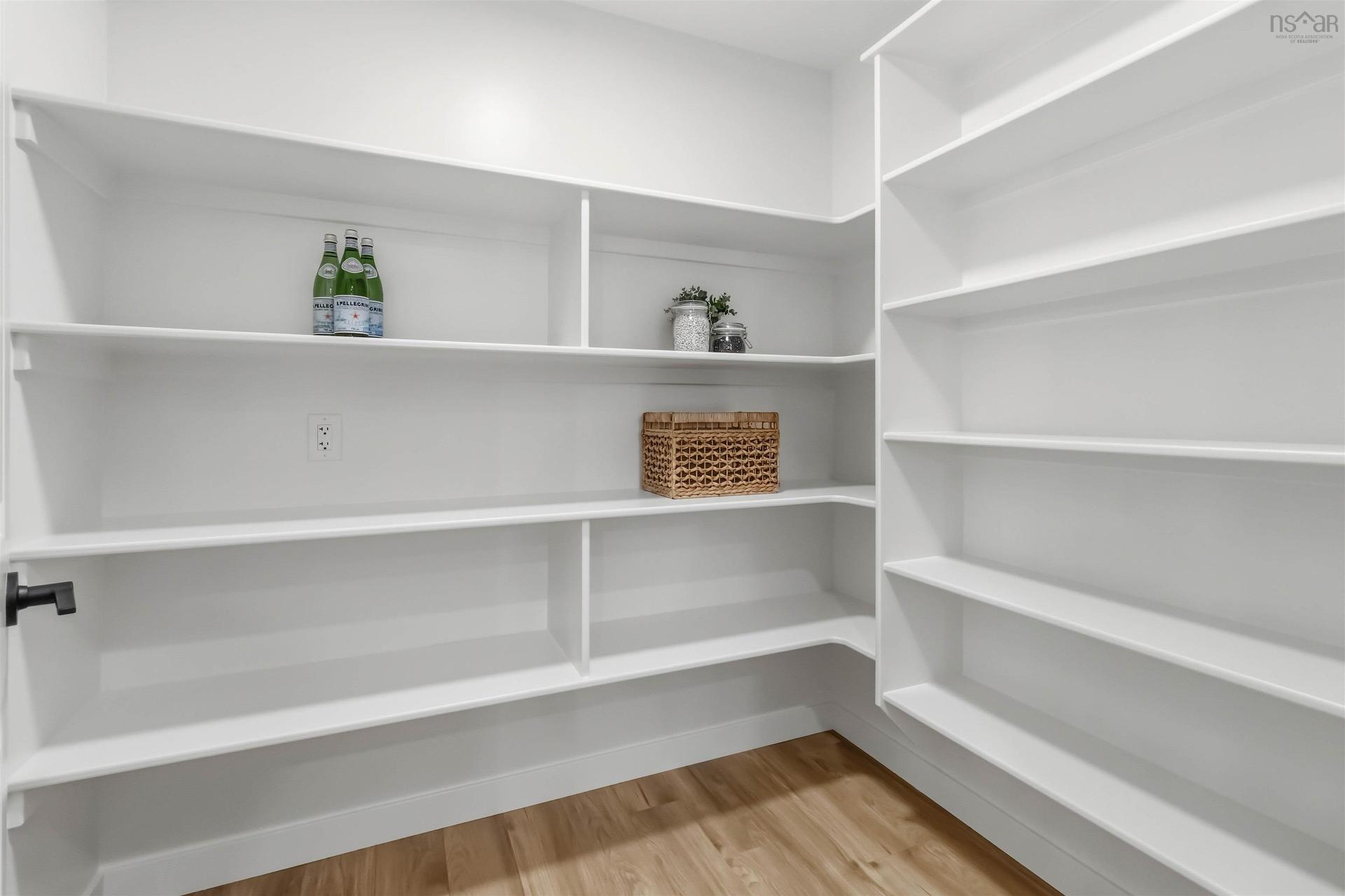 Pun-68B 170 Puncheon Way, Bedford, NS - Indoor With Storage