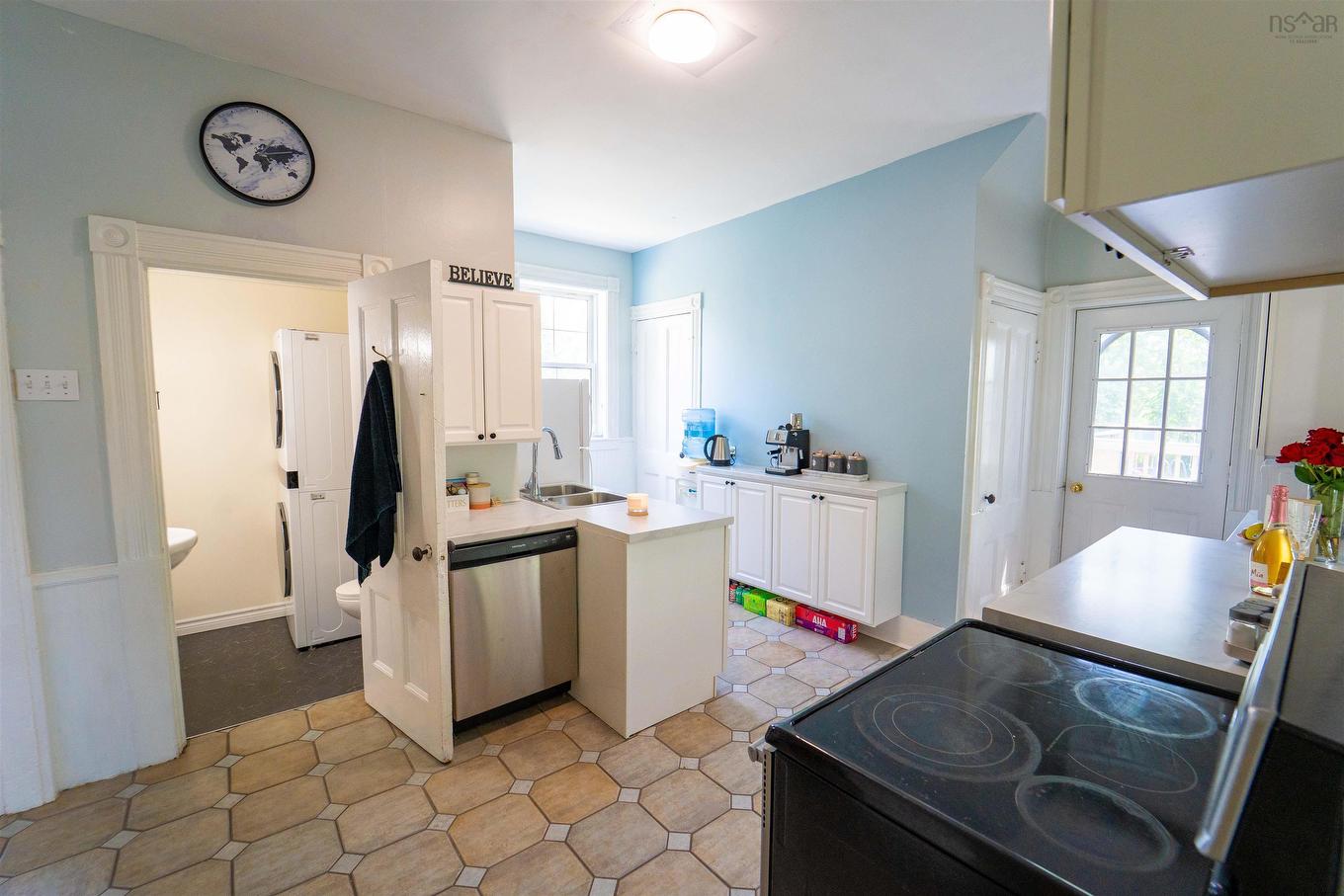 42 Victoria Street, Amherst, NS - Indoor Photo Showing Kitchen With Double Sink
