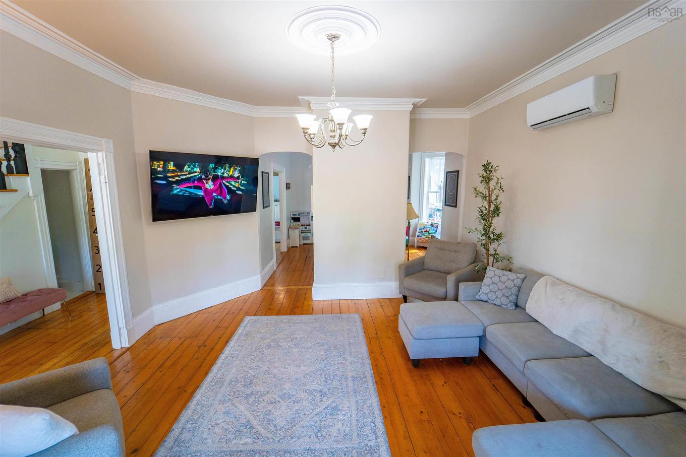 42 Victoria Street, Amherst, NS - Indoor Photo Showing Living Room