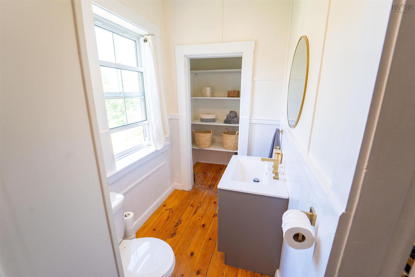 42 Victoria Street, Amherst, NS - Indoor Photo Showing Bathroom
