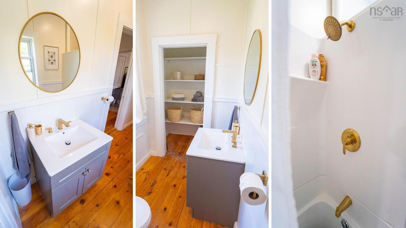 42 Victoria Street, Amherst, NS - Indoor Photo Showing Bathroom