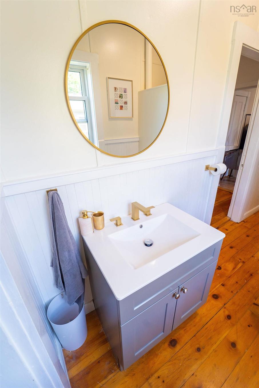 42 Victoria Street, Amherst, NS - Indoor Photo Showing Bathroom