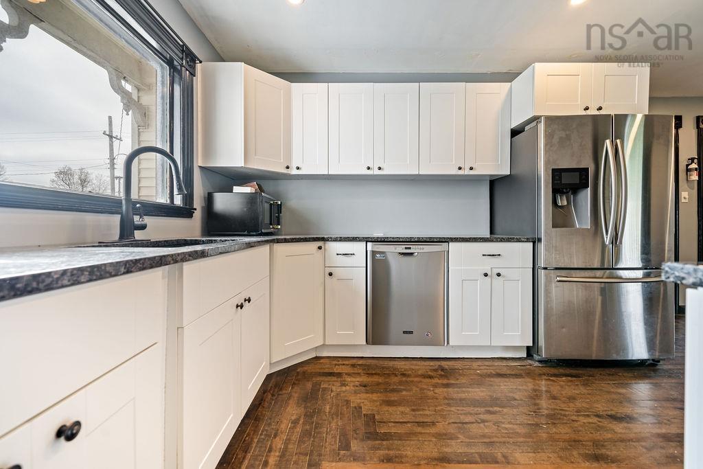 472 Main Street, Parrsboro, NS - Indoor Photo Showing Kitchen