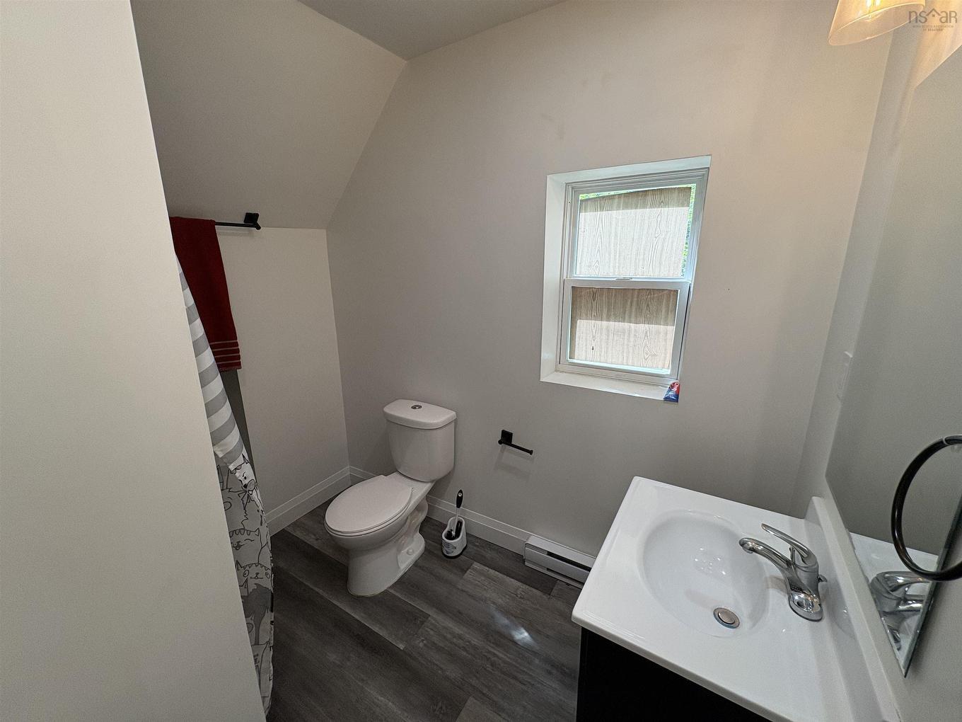 89 St. Phillips Street, Bridgewater, NS - Indoor Photo Showing Bathroom