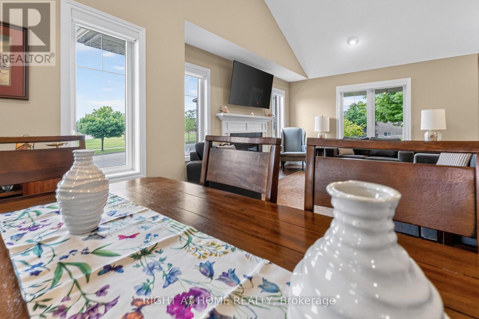 2 Noble Lane, St. Thomas, ON - Indoor