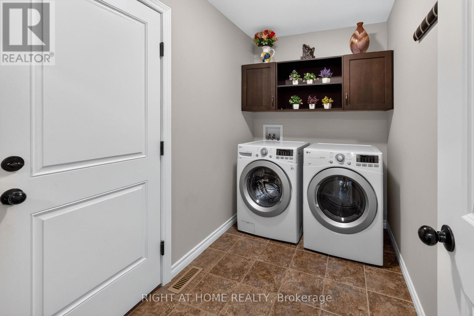 2 Noble Lane, St. Thomas, ON - Indoor Photo Showing Laundry Room