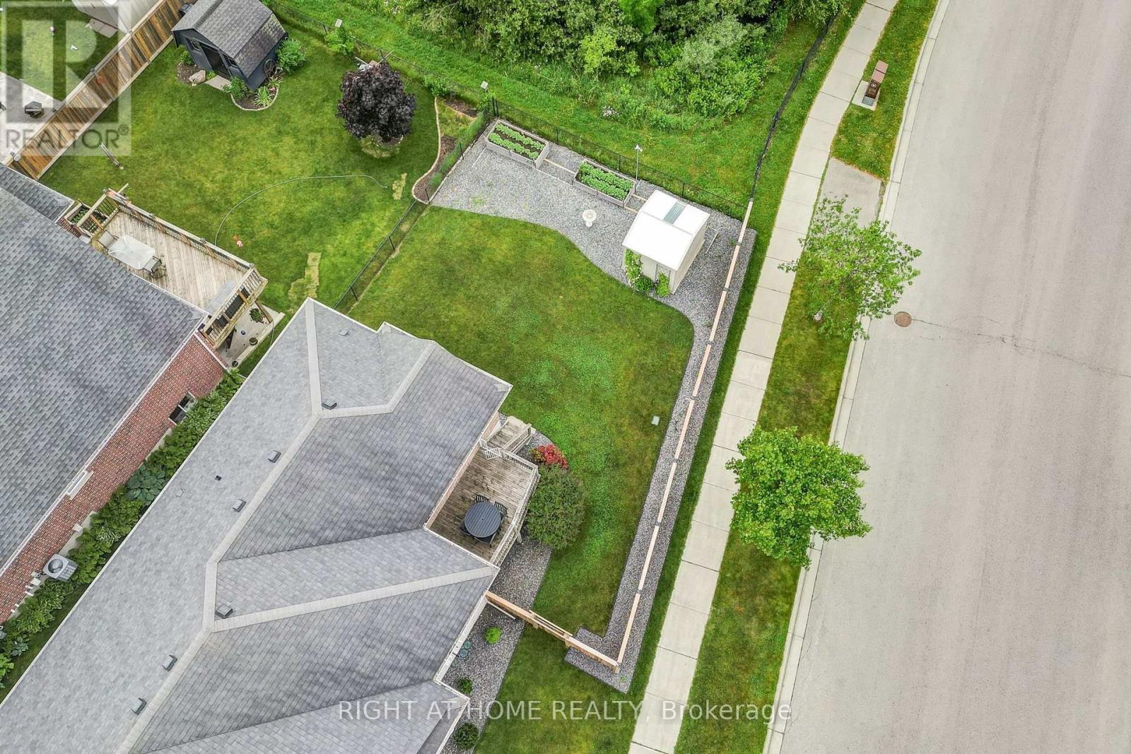 2 Noble Lane, St. Thomas, ON - Outdoor