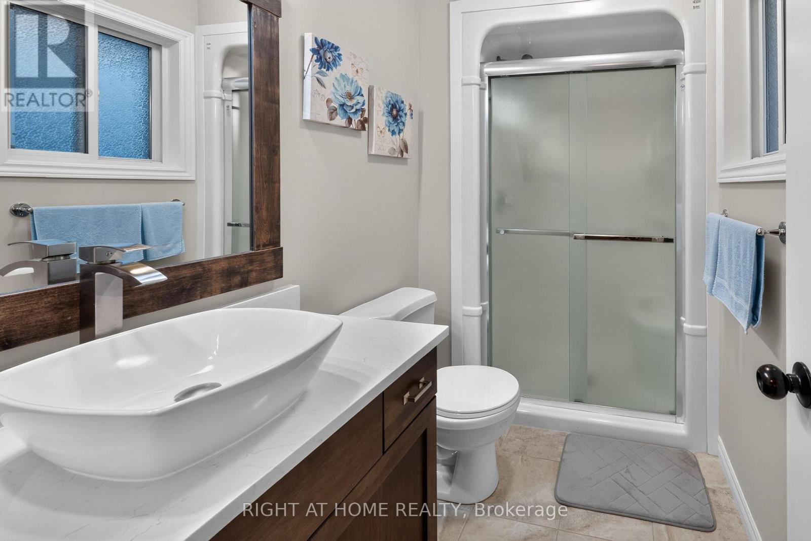 2 Noble Lane, St. Thomas, ON - Indoor Photo Showing Bathroom