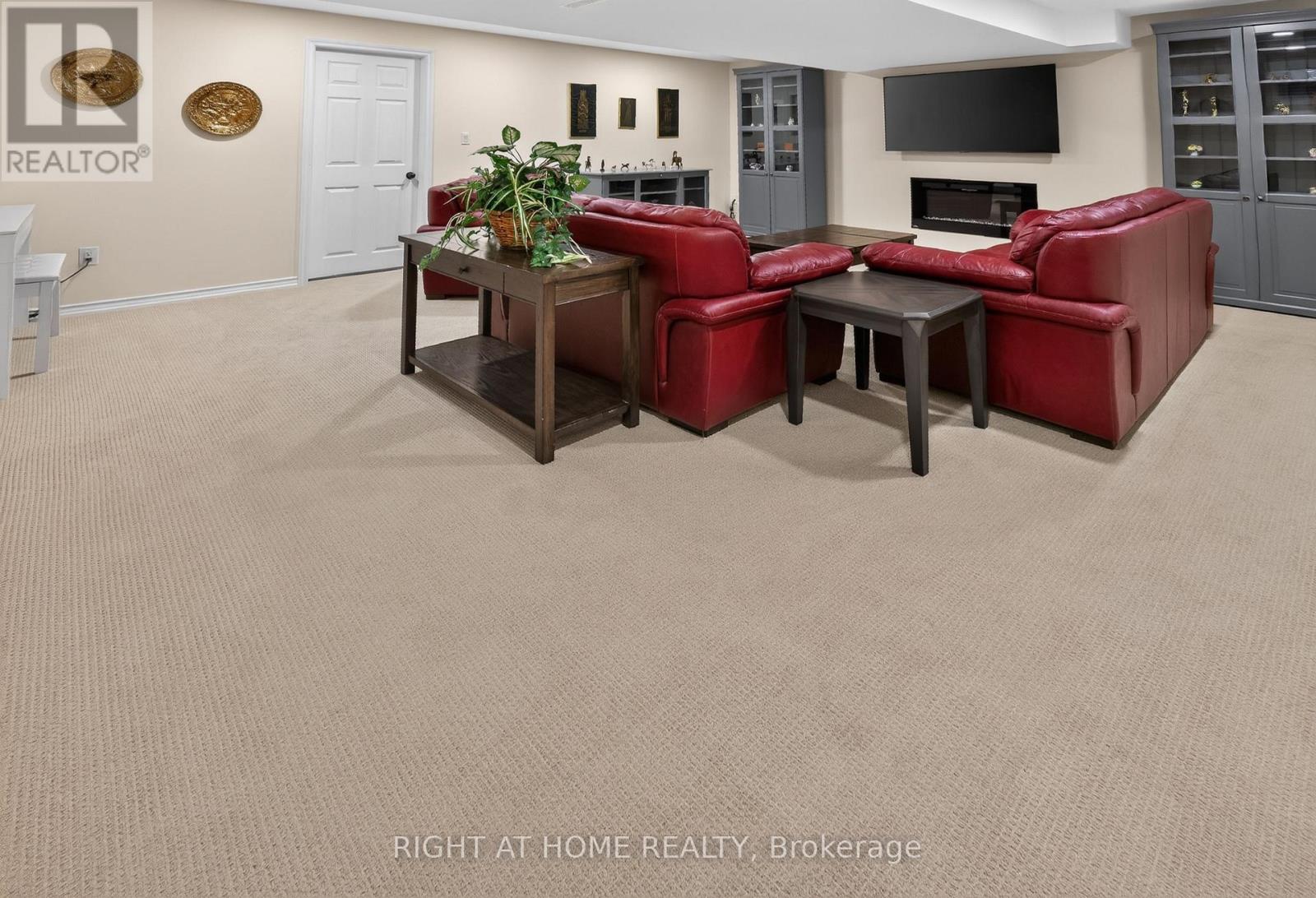 2 Noble Lane, St. Thomas, ON - Indoor With Fireplace