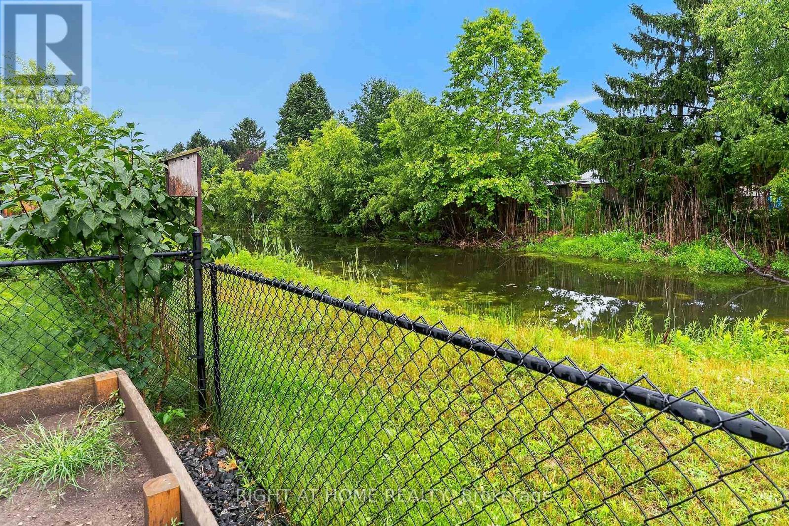 2 Noble Lane, St. Thomas, ON - Outdoor