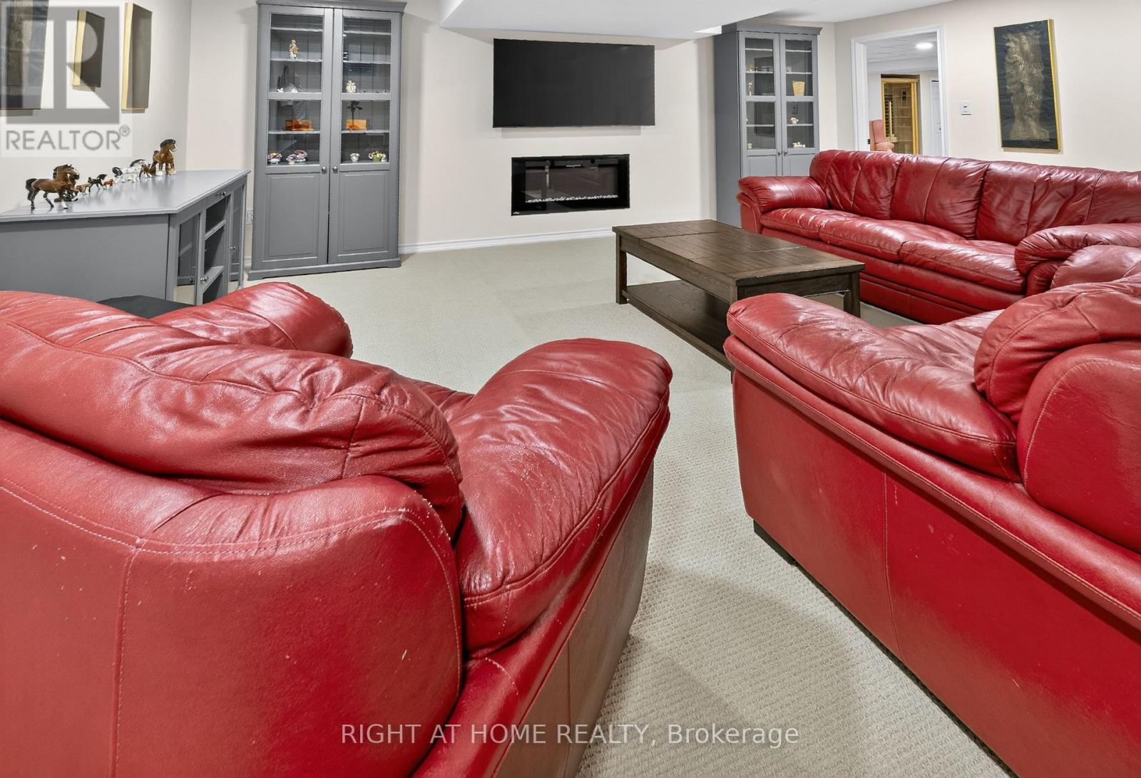 2 Noble Lane, St. Thomas, ON - Indoor Photo Showing Living Room With Fireplace