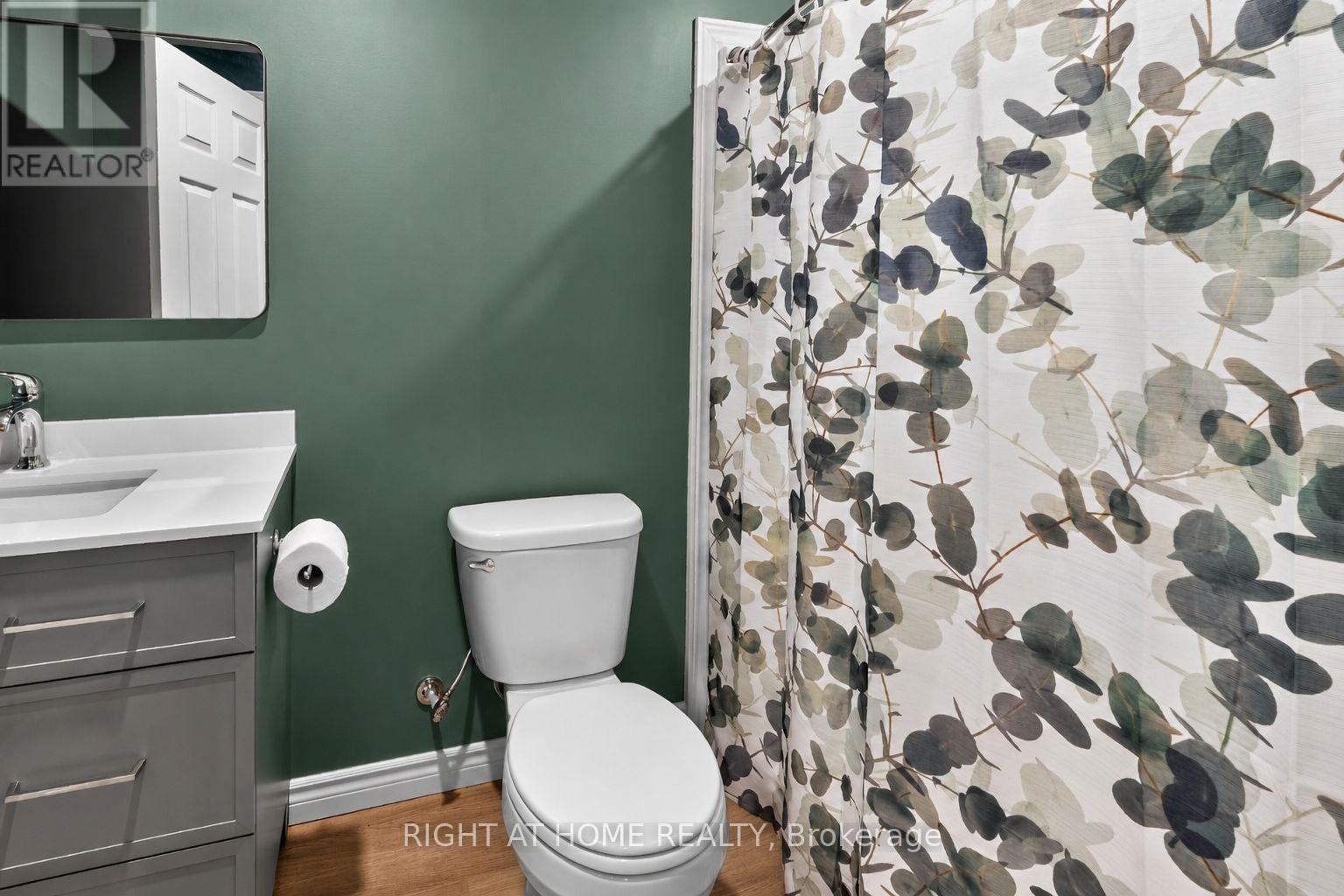 2 Noble Lane, St. Thomas, ON - Indoor Photo Showing Bathroom