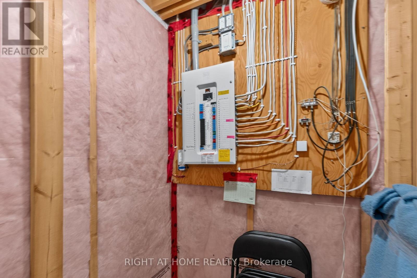 2 Noble Lane, St. Thomas, ON - Indoor