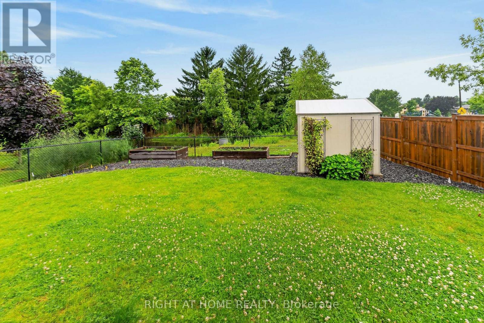 2 Noble Lane, St. Thomas, ON - Outdoor