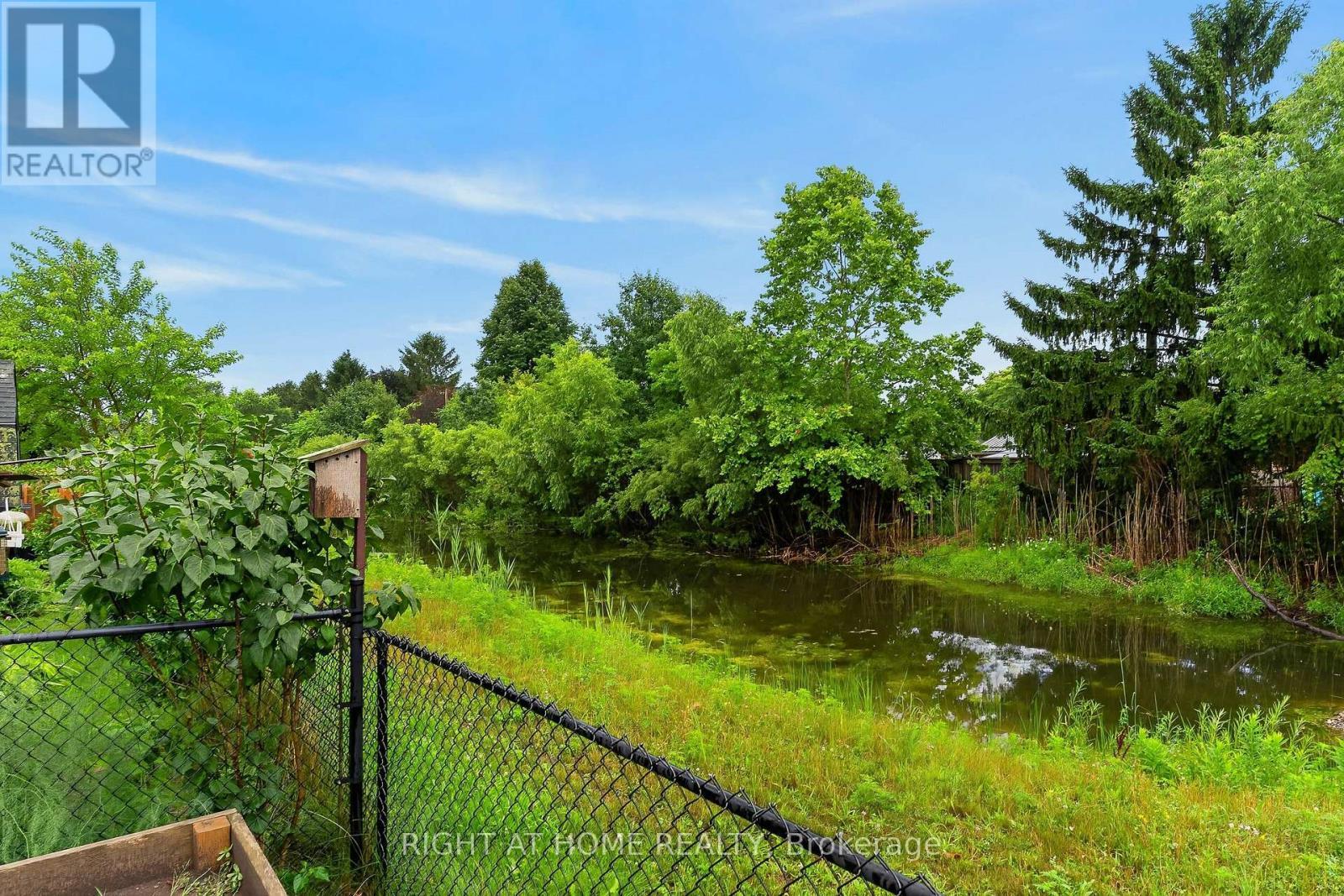 2 Noble Lane, St. Thomas, ON - Outdoor