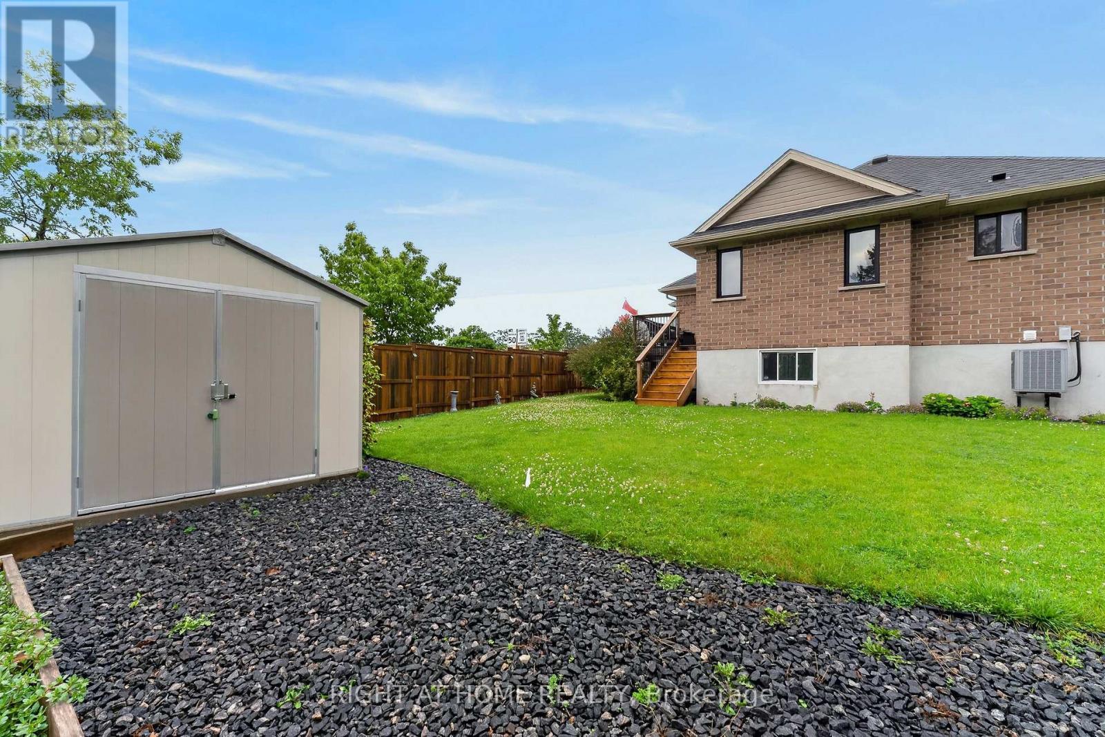 2 Noble Lane, St. Thomas, ON - Outdoor