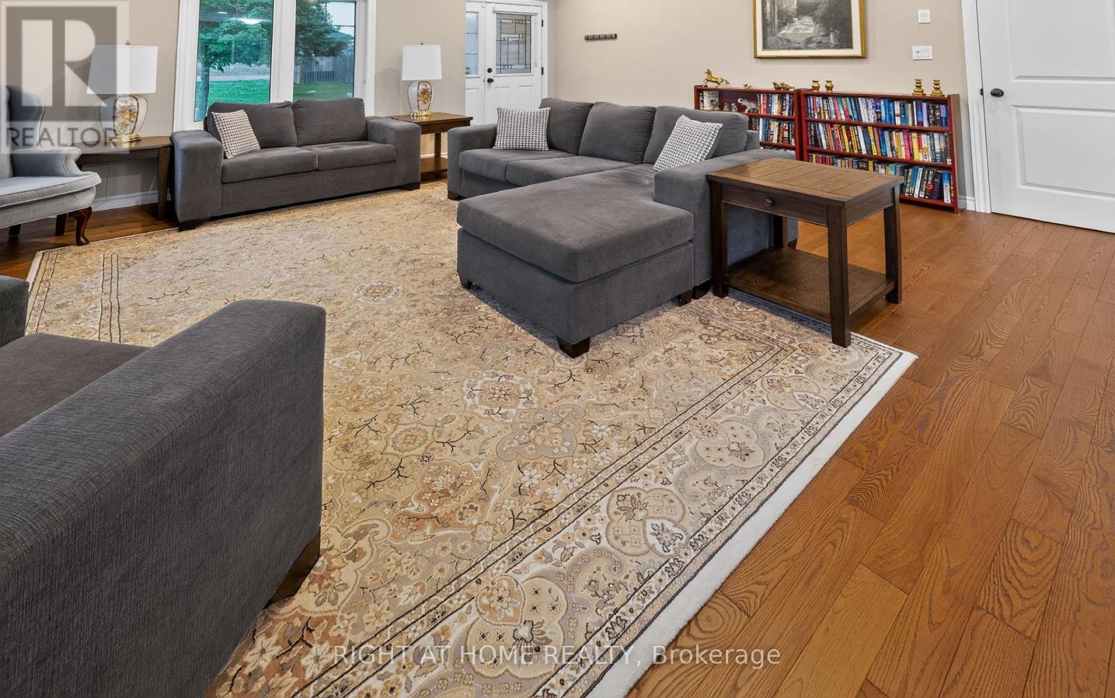 2 Noble Lane, St. Thomas, ON - Indoor Photo Showing Living Room