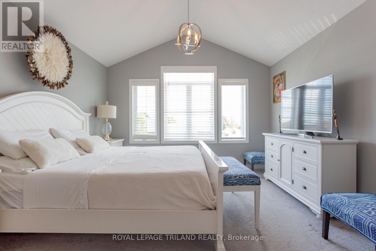 1 Acorn Trail, St. Thomas, ON - Indoor Photo Showing Bedroom