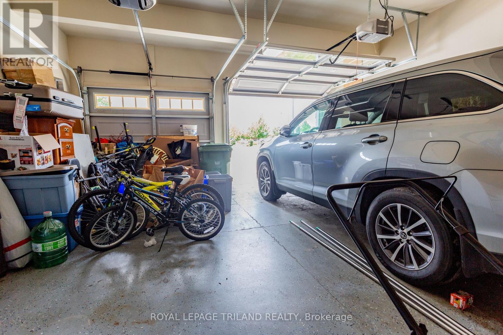 1 Acorn Trail, St. Thomas, ON - Indoor Photo Showing Garage