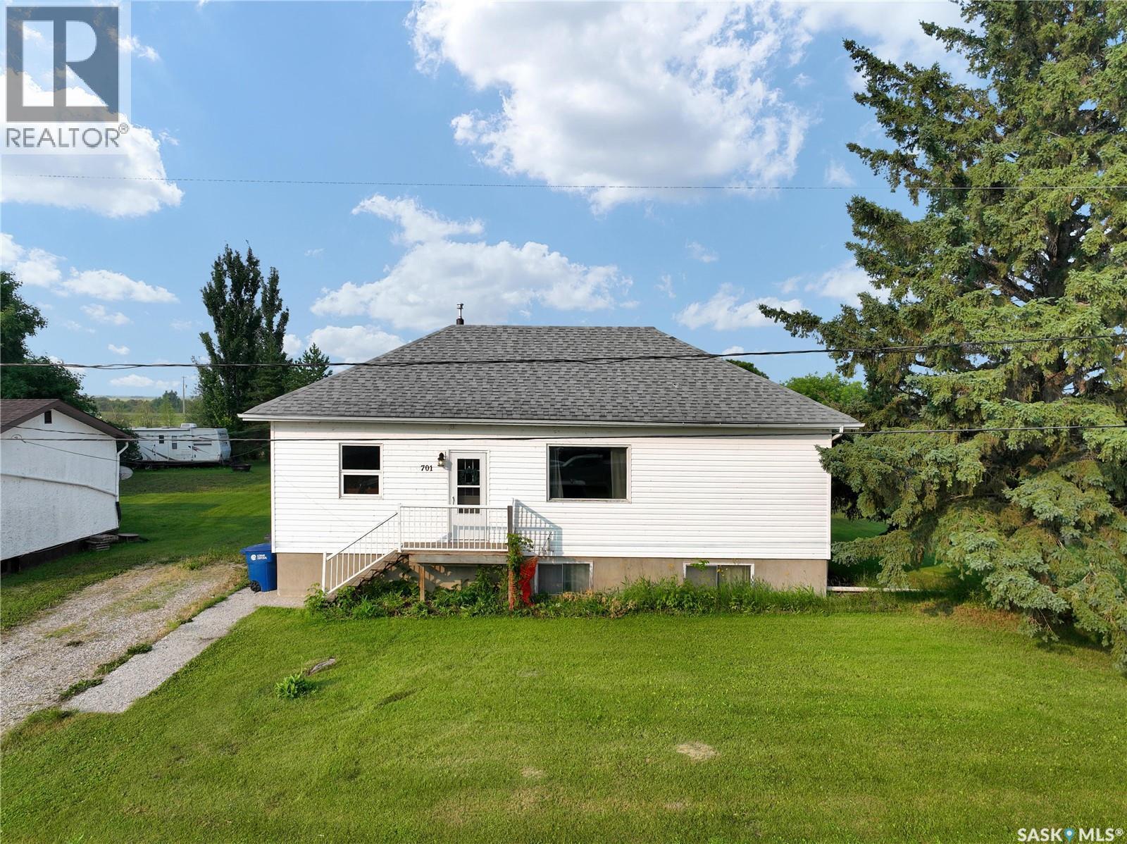 701 3Rd Avenue, Spy Hill, SK - Outdoor