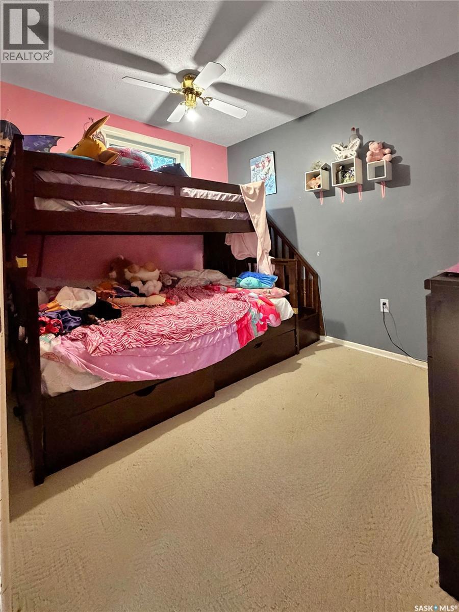 701 3Rd Avenue, Spy Hill, SK - Indoor Photo Showing Bedroom