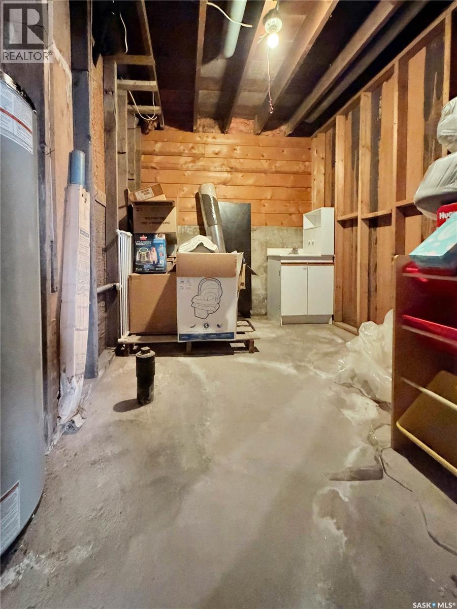 701 3Rd Avenue, Spy Hill, SK - Indoor Photo Showing Basement